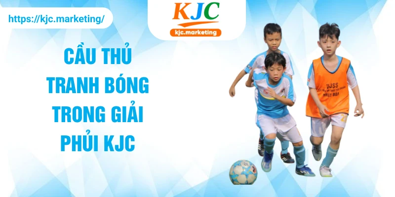 Cầu thủ tranh bóng trong giải phủi KJC